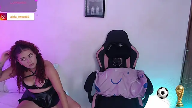 Snapshot of alaia_sweetxxx chatting on July 1, 9:15 pm alaia sweetxxx online show from July 1, 9:15 pm