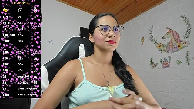 Snapshot of alisson_hoffman05 chatting on May 16, 11:04 pm alisson hoffman05 online show from May 16, 11:04 pm