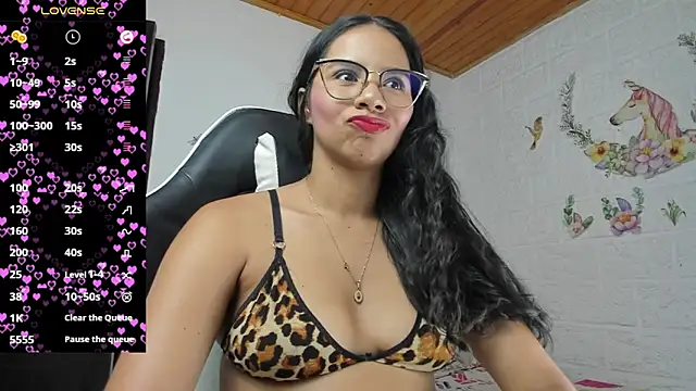 Snapshot of alisson_hoffman05 chatting on May 15, 11:03 pm alisson hoffman05 online show from May 15, 11:03 pm