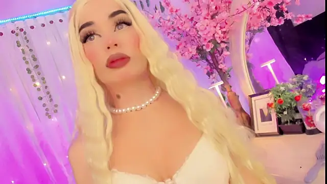 Snapshot of Irina_milkmaid chatting on December 18, 7:29 pm Irina milkmaid online show from December 18, 7:29 pm