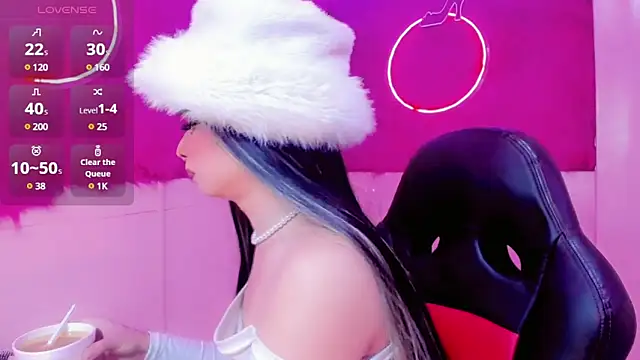 Snapshot of Irina_milkmaid chatting on March 5, 7:38 pm Irina milkmaid online show from March 5, 7:38 pm