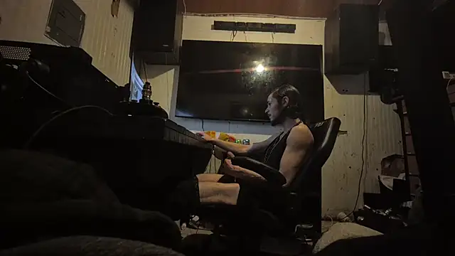 Snapshot of nuttyking2022 chatting on December 4, 8:35 am nuttyking2022 online show from December 4, 8:35 am