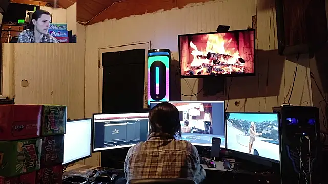 Snapshot of nuttyking2022 chatting on February 13, 4:12 am nuttyking2022 online show from February 13, 4:12 am