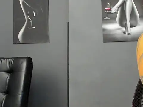 karlyjons12 online show from April 10, 4:36 pm