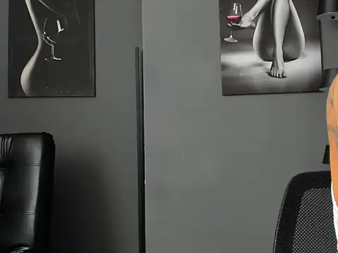 karlyjons12 online show from February 13, 3:34 pm