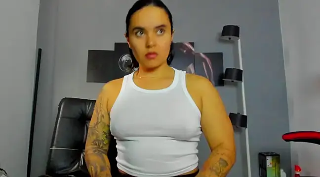 karlyjons12 online show from February 25, 4:57 pm