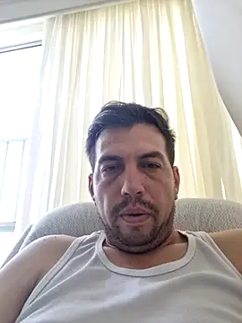 Snapshot of reyarturs13 chatting on February 24, 5:20 pm reyarturs13 online show from February 24, 5:20 pm