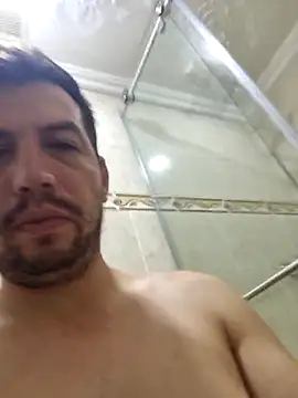 Snapshot of reyarturs13 chatting on February 16, 7:15 am reyarturs13 online show from February 16, 7:15 am