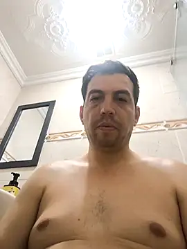 Snapshot of reyarturs13 chatting on March 3, 1:34 am reyarturs13 online show from March 3, 1:34 am