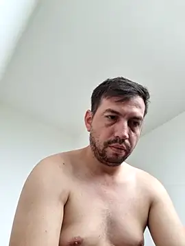 Snapshot of reyarturs13 chatting on February 17, 1:00 pm reyarturs13 online show from February 17, 1:00 pm