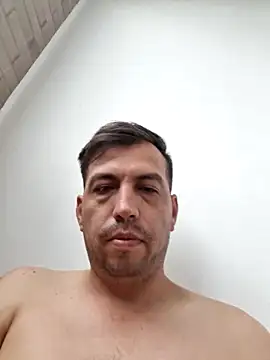 Snapshot of reyarturs13 chatting on March 17, 6:11 pm reyarturs13 online show from March 17, 6:11 pm