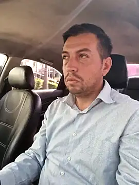 Snapshot of reyarturs13 chatting on February 12, 2:43 pm reyarturs13 online show from February 12, 2:43 pm