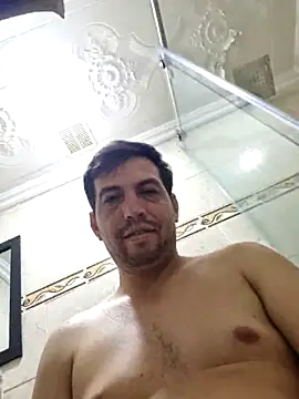 Snapshot of reyarturs13 chatting on March 11, 4:41 am reyarturs13 online show from March 11, 4:41 am