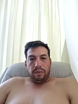 Snapshot of reyarturs13 chatting on February 13, 5:11 pm reyarturs13 online show from February 13, 5:11 pm