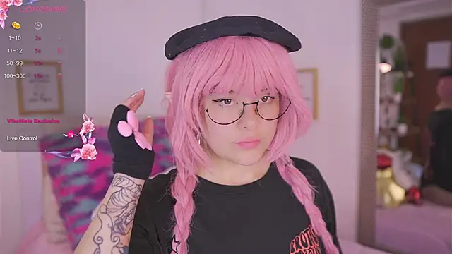 Snapshot of Neekito_ chatting on November 22, 12:21 am Neekito online show from November 22, 12:21 am