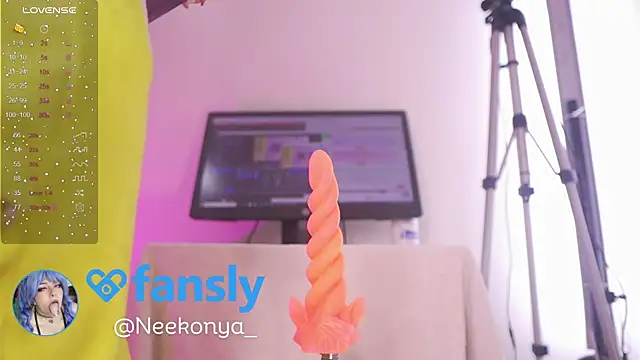 Snapshot of Neekito_ chatting on November 28, 2:12 am Neekito online show from November 28, 2:12 am