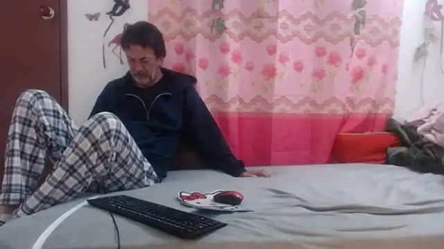 jeans and emma online show from March 16, 8:32 am