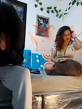 jeans and emma online show from October 25, 1:05 am