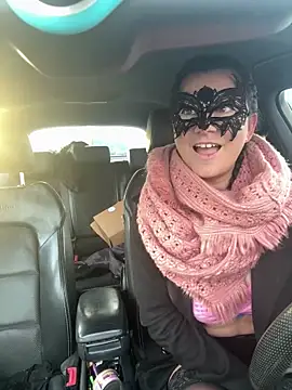 Loveblackzilla online show from December 4, 8:35 am