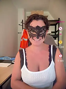 Loveblackzilla online show from May 13, 12:01 pm