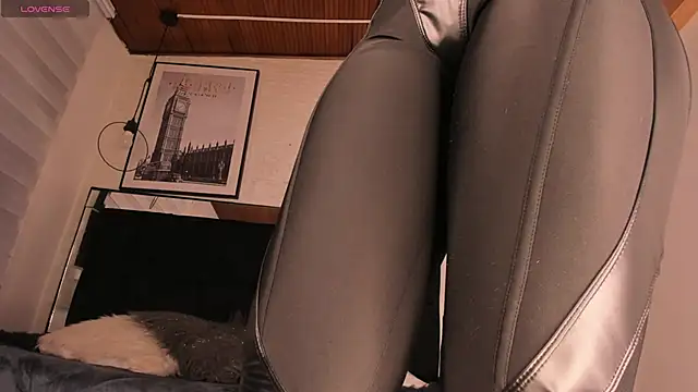 tylla  online show from November 15, 8:35 pm