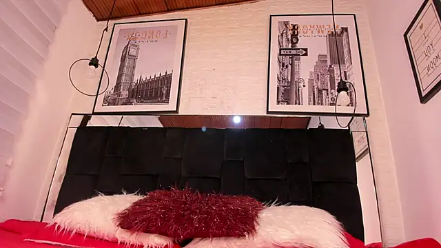 tylla  online show from December 3, 3:51 am