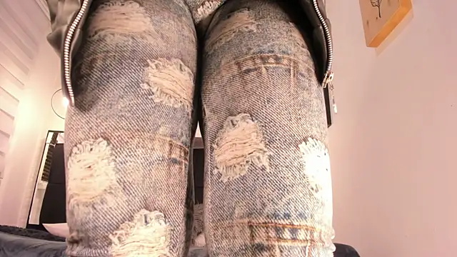 tylla  online show from November 21, 4:00 am