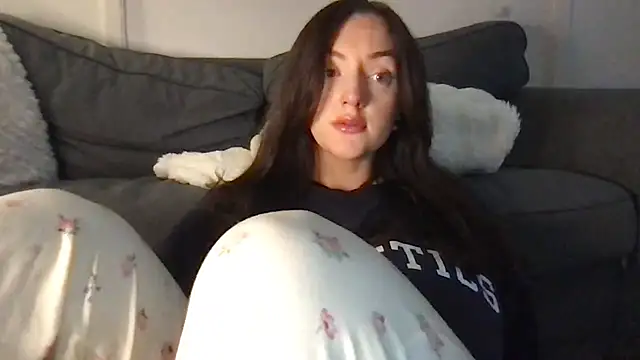 laceyjames24 online show from March 25, 1:10 pm