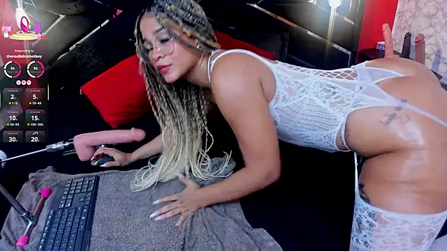 IVISBOUNCYASS online show from December 5, 12:48 pm