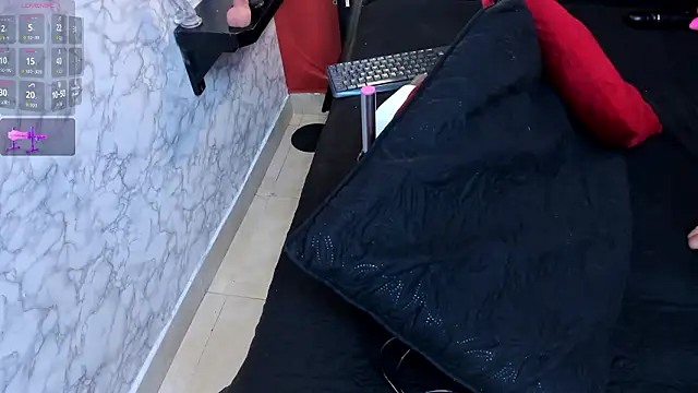 IVISBOUNCYASS online show from February 8, 1:09 pm