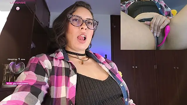 sophia dumont online show from November 30, 11:05 pm