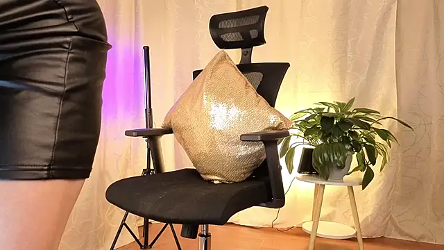 sophia dumont online show from April 14, 9:47 am