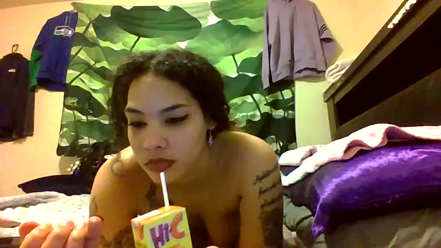 tastylolaaa online show from February 5, 10:19 am