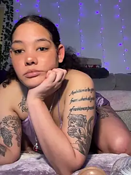 Snapshot of tastylolaaa chatting on February 25, 1:17 am tastylolaaa online show from February 25, 1:17 am