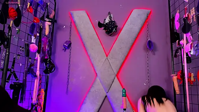 Snapshot of Alice_and_rose_bdsm chatting on February 27, 2:46 am Alice and rose bdsm online show from February 27, 2:46 am