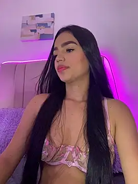 Snapshot of trex_x chatting on February 18, 7:10 pm trex x online show from February 18, 7:10 pm