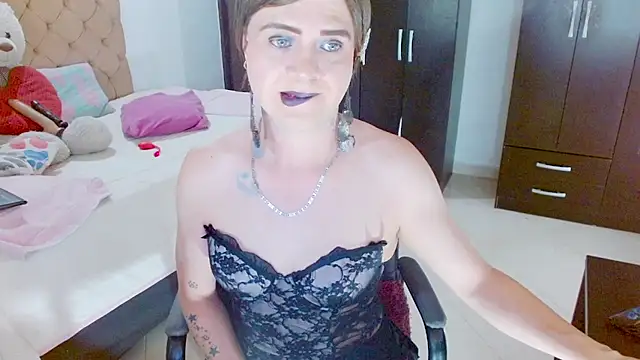 Snapshot of Dolldirtyxxx chatting on July 15, 5:03 am Dolldirtyxxx online show from July 15, 5:03 am