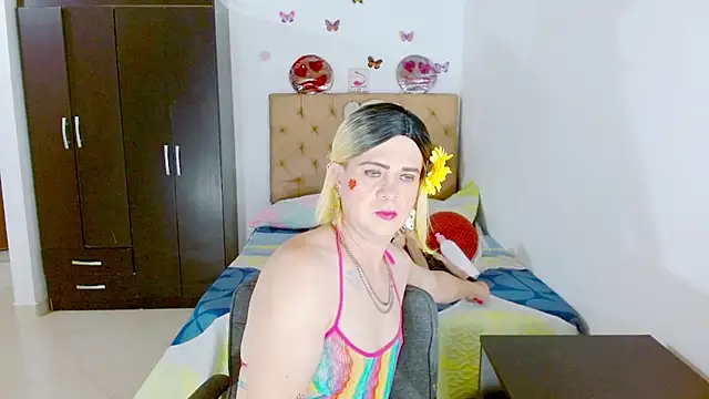 Snapshot of Dolldirtyxxx chatting on June 27, 5:35 am Dolldirtyxxx online show from June 27, 5:35 am