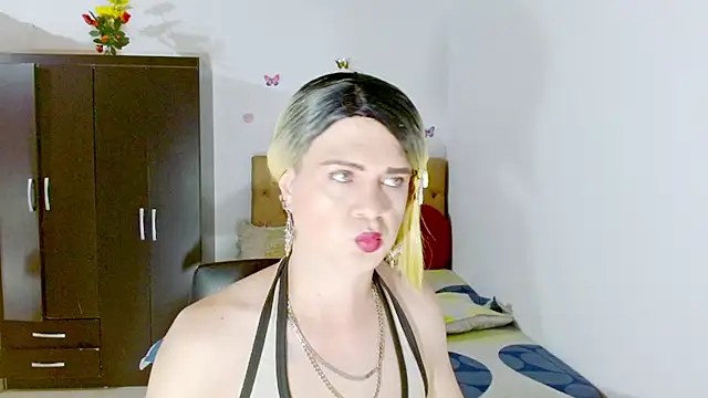Snapshot of Dolldirtyxxx chatting on June 26, 5:46 am Dolldirtyxxx online show from June 26, 5:46 am