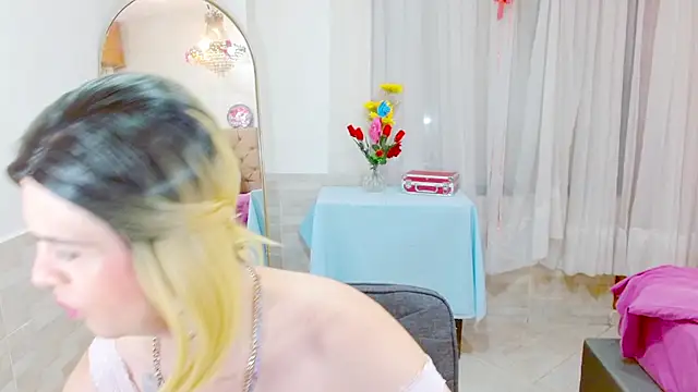 Snapshot of Dolldirtyxxx chatting on March 4, 3:58 am Dolldirtyxxx online show from March 4, 3:58 am