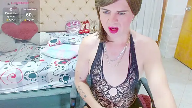 Snapshot of Dolldirtyxxx chatting on October 15, 5:06 am Dolldirtyxxx online show from October 15, 5:06 am
