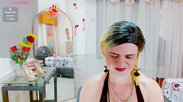 Snapshot of Dolldirtyxxx chatting on February 13, 2:00 am Dolldirtyxxx online show from February 13, 2:00 am