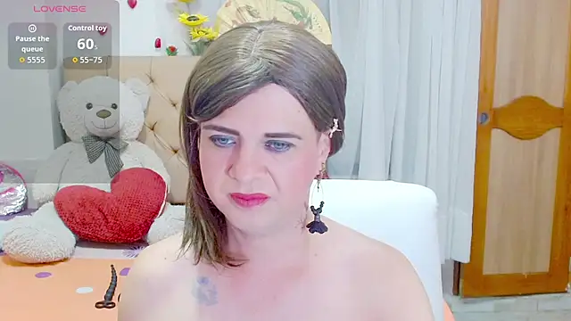 Snapshot of Dolldirtyxxx chatting on October 18, 5:20 am Dolldirtyxxx online show from October 18, 5:20 am