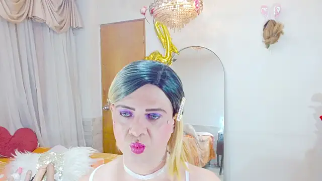 Snapshot of Dolldirtyxxx chatting on June 21, 4:51 am Dolldirtyxxx online show from June 21, 4:51 am