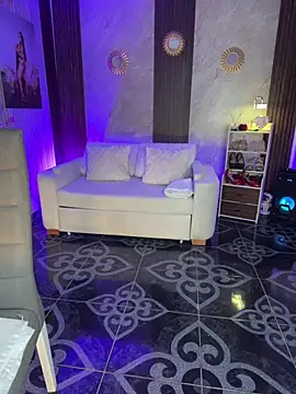 Madissonlove 1 online show from May 19, 8:05 pm