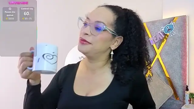 Cintiia Holmes online show from February 6, 11:34 pm