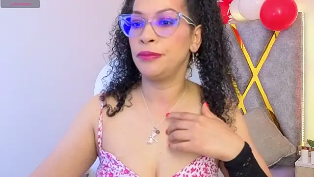 Cintiia Holmes online show from February 15, 1:06 am