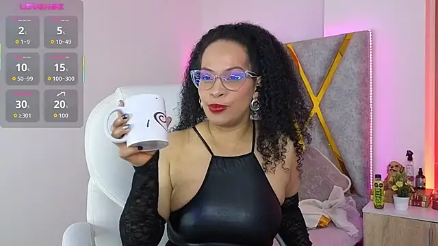 Cintiia Holmes online show from March 7, 1:56 am