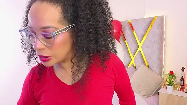 Cintiia Holmes online show from April 1, 12:02 am