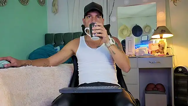 Snapshot of Chrissken chatting on October 7, 11:06 pm Chrissken online show from October 7, 11:06 pm